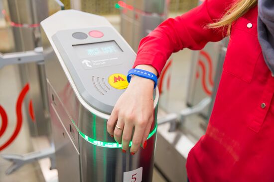 Sales of Troika bracelets kicks off at Moscow Metro