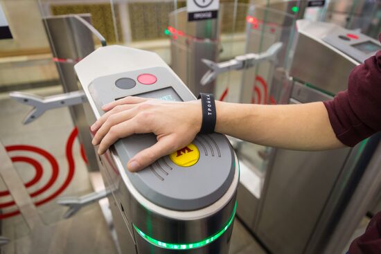 Sales of Troika bracelets kicks off at Moscow Metro
