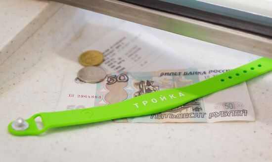 Sales of Troika bracelets kicks off at Moscow Metro