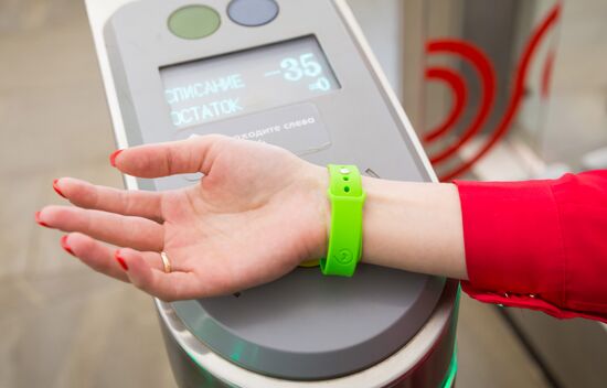 Sales of Troika bracelets kicks off at Moscow Metro