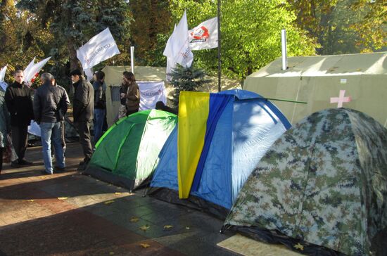 Protest outside Verkhovna Rada in Kiev