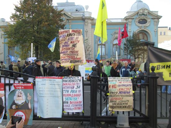 Protest outside Verkhovna Rada in Kiev