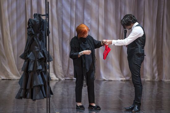 Nikolai Tsiskaridze and students of Agrippina Vaganova Academy of Russian Ballet