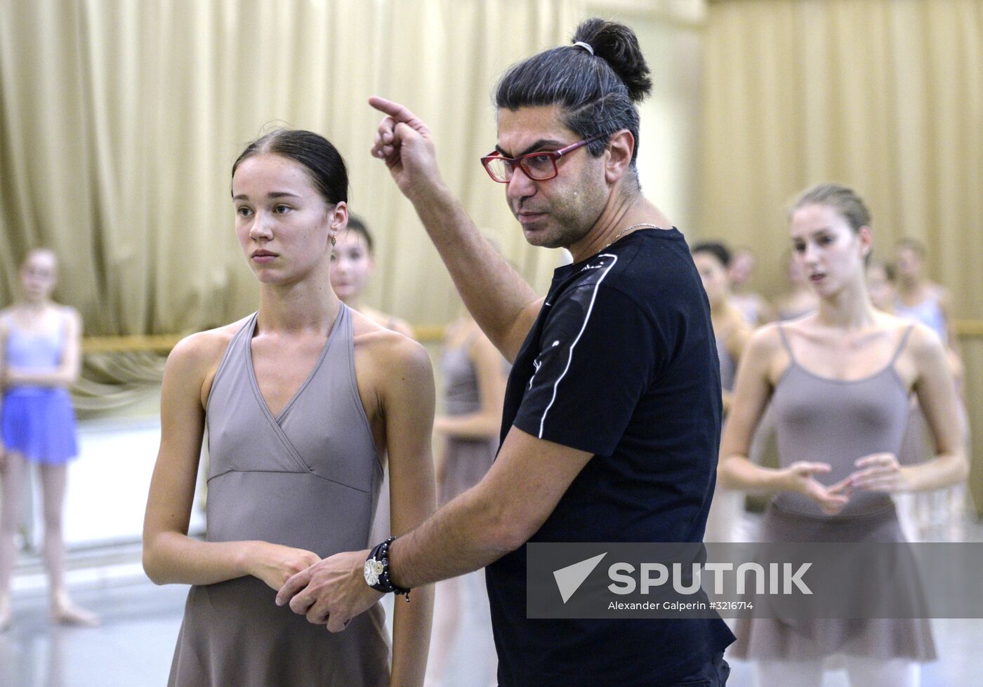 Nikolai Tsiskaridze and students of Agrippina Vaganova Academy of Russian Ballet