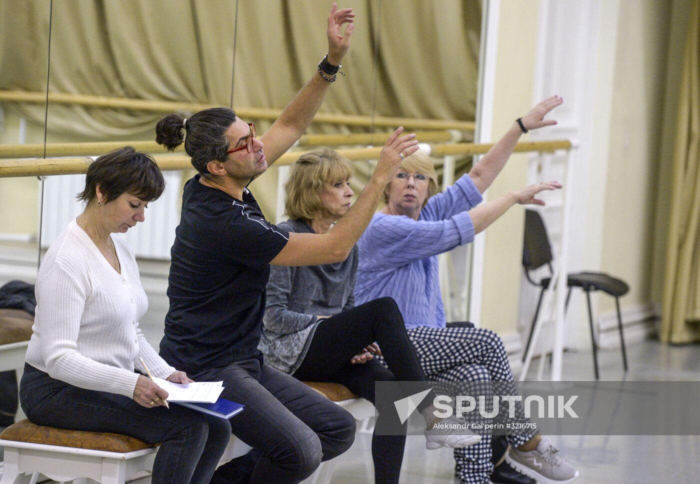 Nikolai Tsiskaridze and students of Agrippina Vaganova Academy of Russian Ballet