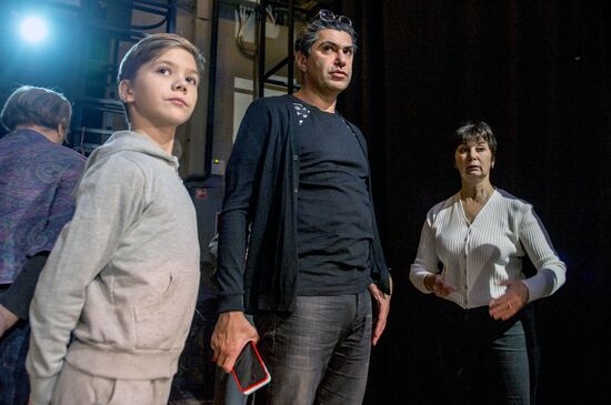 Nikolai Tsiskaridze and students of Agrippina Vaganova Academy of Russian Ballet