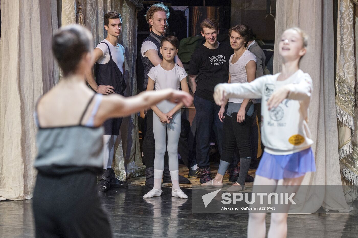 Nikolai Tsiskaridze and students of Agrippina Vaganova Academy of Russian Ballet