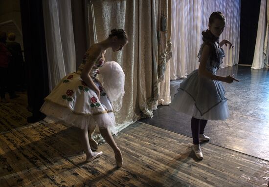 Nikolai Tsiskaridze and students of Agrippina Vaganova Academy of Russian Ballet