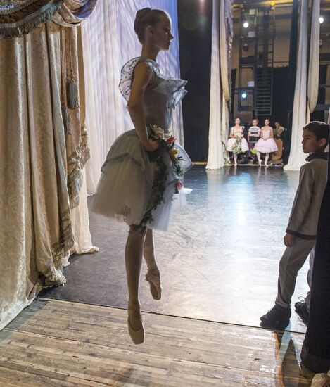 Nikolai Tsiskaridze and students of Agrippina Vaganova Academy of Russian Ballet