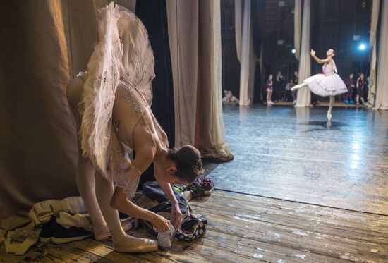 Nikolai Tsiskaridze and students of Agrippina Vaganova Academy of Russian Ballet