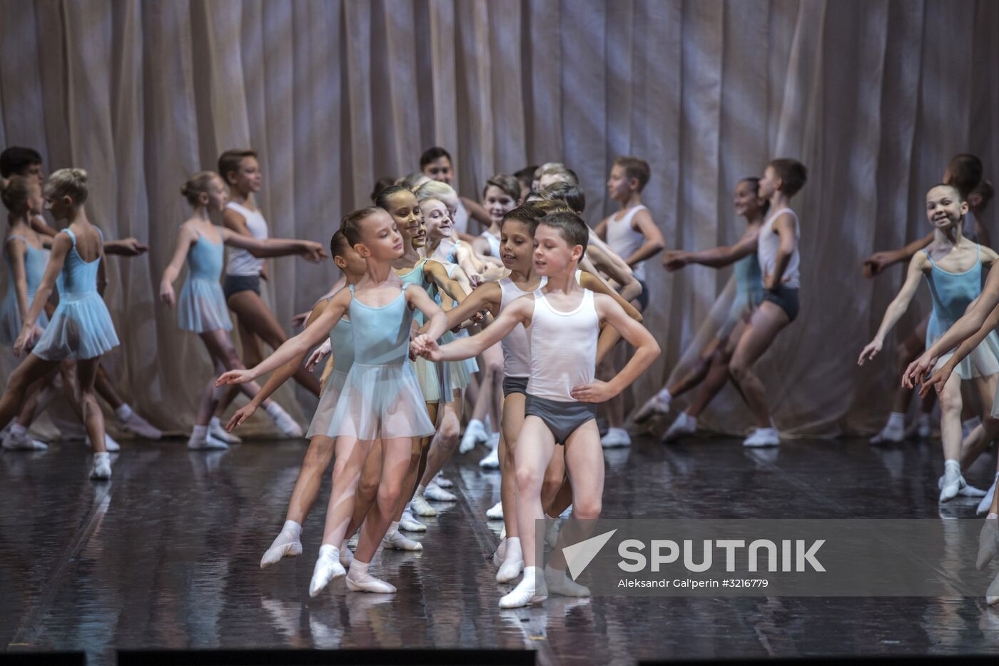 Nikolai Tsiskaridze and students of Agrippina Vaganova Academy of Russian Ballet