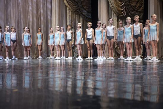 Nikolai Tsiskaridze and students of Agrippina Vaganova Academy of Russian Ballet