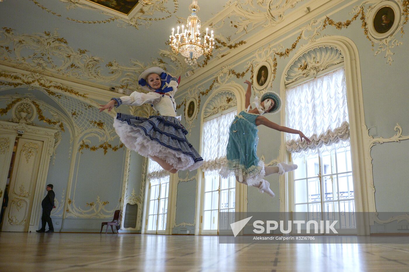 Nikolai Tsiskaridze and students of Agrippina Vaganova Academy of Russian Ballet