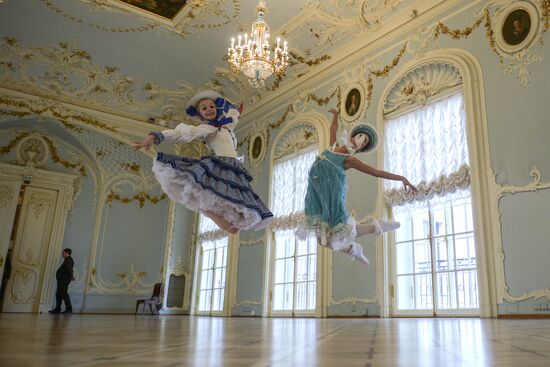 Nikolai Tsiskaridze and students of Agrippina Vaganova Academy of Russian Ballet