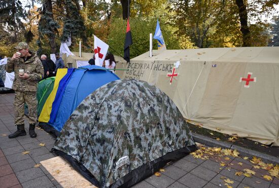 Protest outside Verkhovna Rada in Kiev