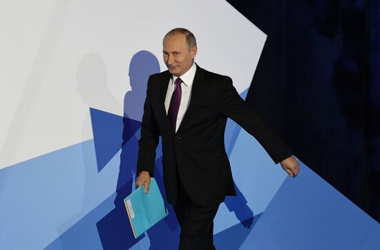 Russian President Vladimir Putin takes part in final plenary session of Valdai International Discussion Club meeting