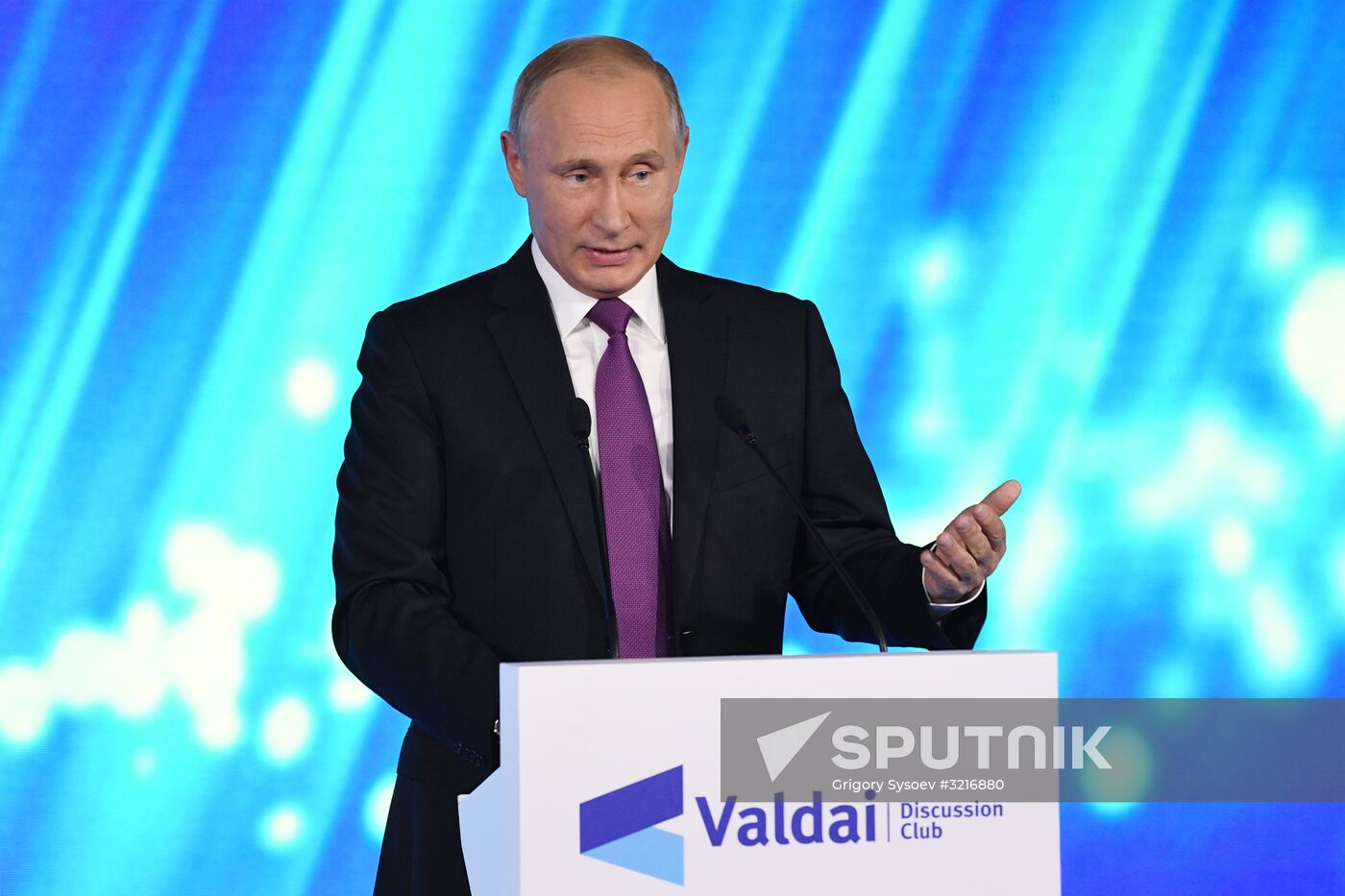 Russian President Vladimir Putin takes part in final plenary session of Valdai International Discussion Club meeting