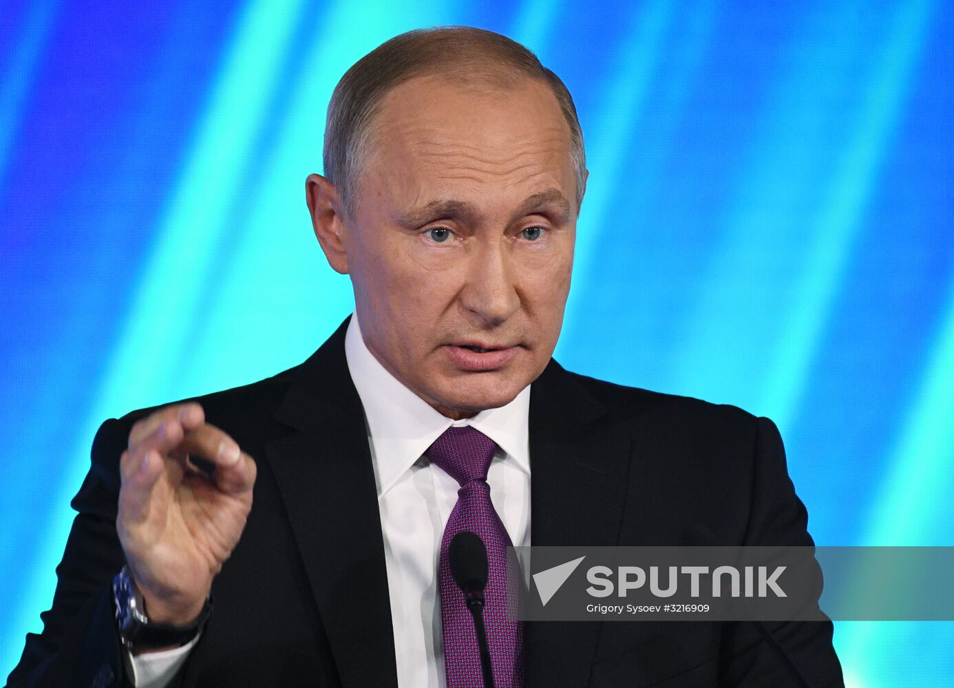 Russian President Vladimir Putin takes part in final plenary session of Valdai International Discussion Club meeting