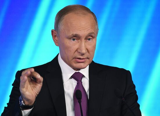 Russian President Vladimir Putin takes part in final plenary session of Valdai International Discussion Club meeting