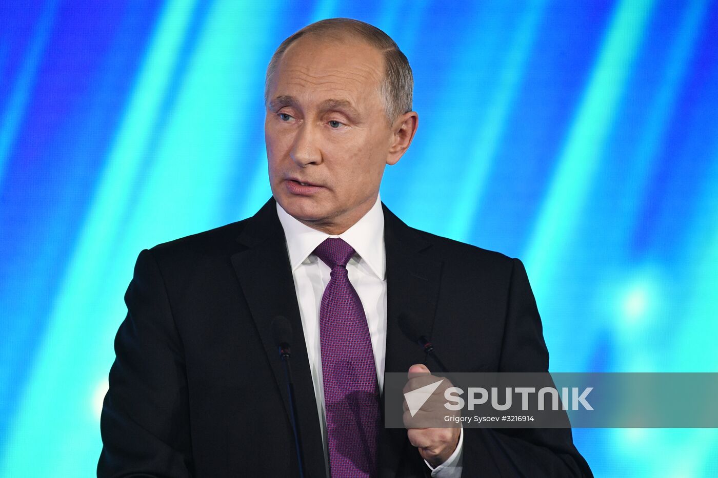 Russian President Vladimir Putin takes part in final plenary session of Valdai International Discussion Club meeting