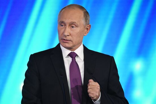 Russian President Vladimir Putin takes part in final plenary session of Valdai International Discussion Club meeting