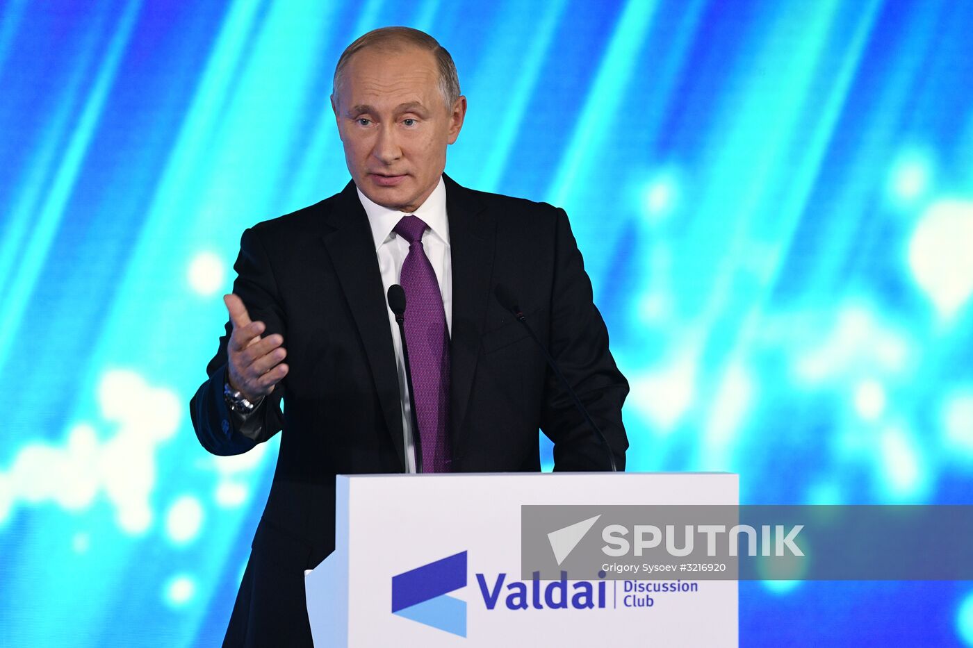 Russian President Vladimir Putin takes part in final plenary session of Valdai International Discussion Club meeting