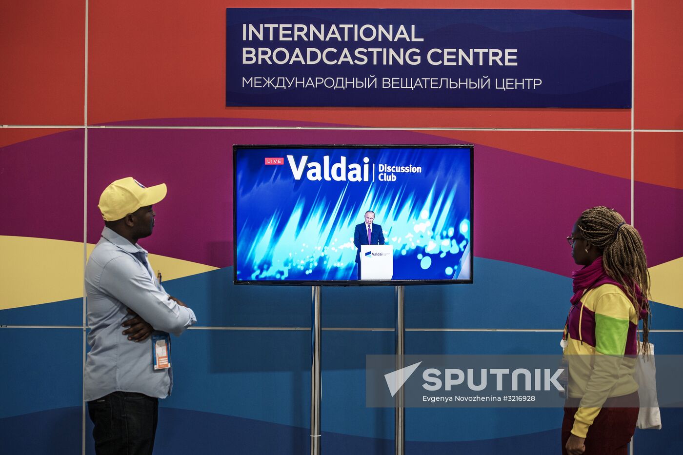 Broadcasting Vladimir Putin's speech at Valdai International Discussion Club meeting