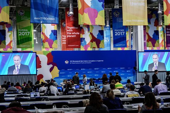 Broadcast of Vladimir Putin speech at Valdai Club