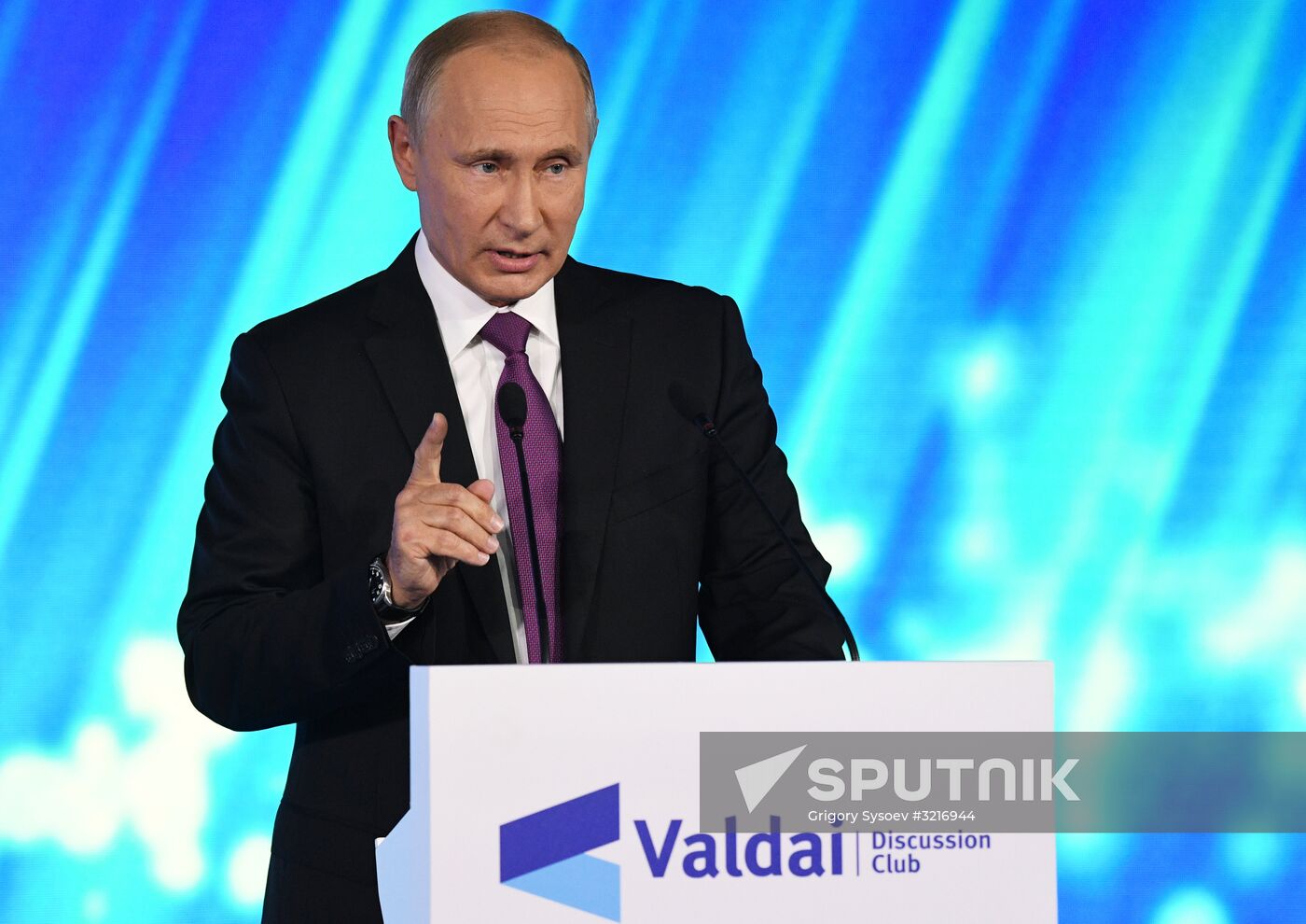 Russian President Vladimir Putin takes part in final plenary session of Valdai International Discussion Club meeting