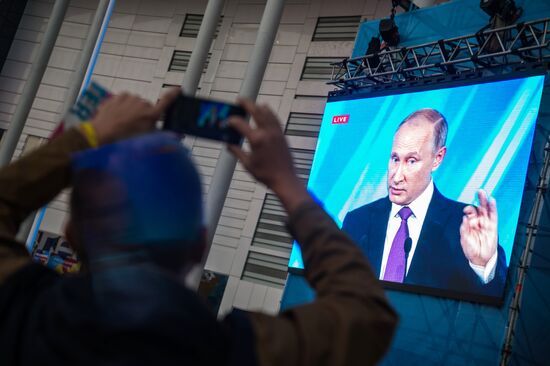 Broadcasting Vladimir Putin's speech at Valdai International Discussion Club meeting
