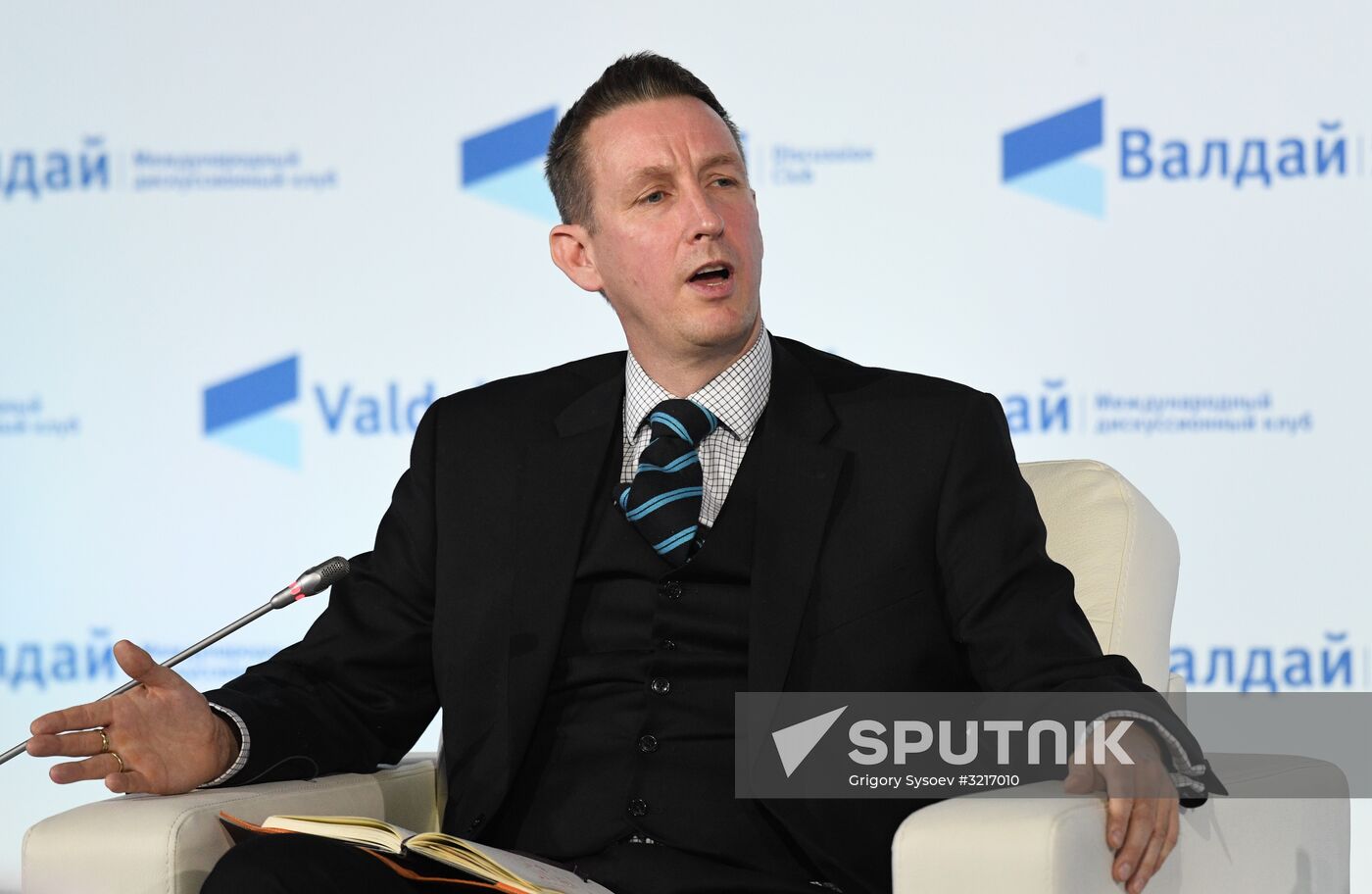 Final plenary session of Valdai International Discussion Club meeting