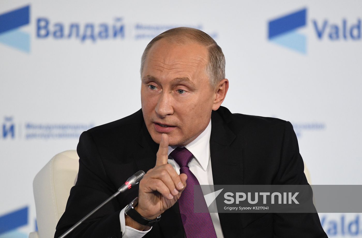 Russian President Vladimir Putin takes part in final plenary session of Valdai International Discussion Club meeting
