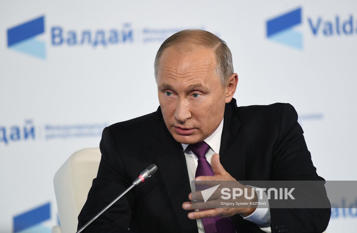 Russian President Vladimir Putin takes part in final plenary session of Valdai International Discussion Club meeting