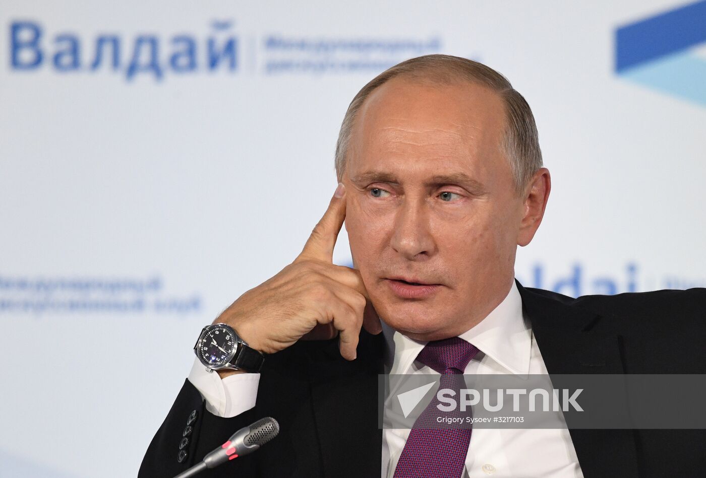 President Vladimir Putin takes part in final Valdai International Discussion Club meeting