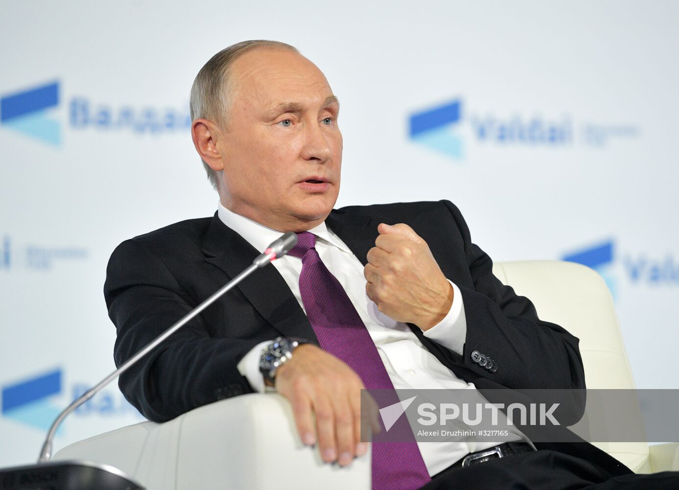 Russian President Vladimir Putin takes part in final plenary session of Valdai International Discussion Club meeting