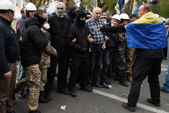 Protest outside Verkhovna Rada in Kiev