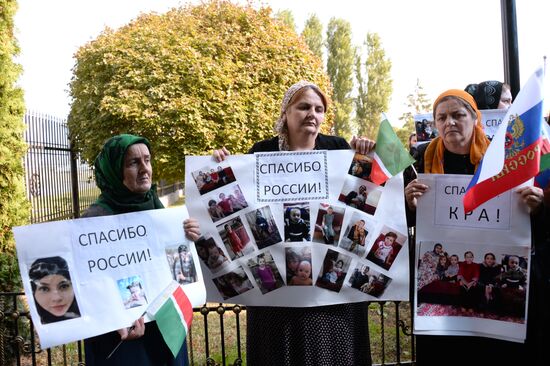 Russian children rescued in Syria are met at Grozny airport