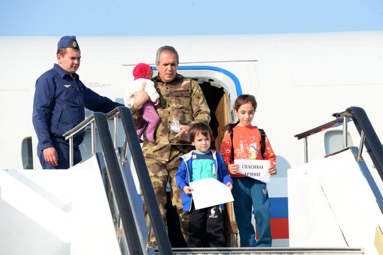 Russian children rescued in Syria are met at Grozny airport