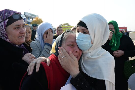 Russian children rescued in Syria are met at Grozny airport