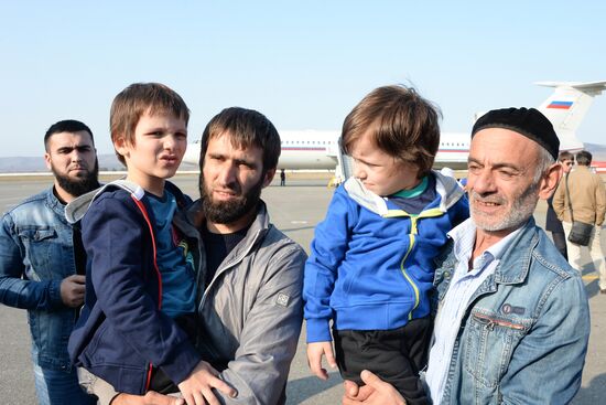 Russian children rescued in Syria are met at Grozny airport