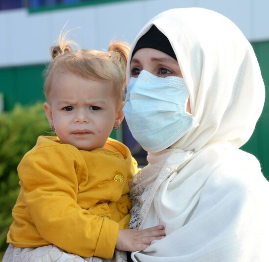 Russian children rescued in Syria are met at Grozny airport