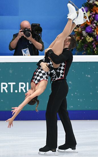 ISU Grand Prix of Figure Skating. Rostelecom Cup. Pairs free skate