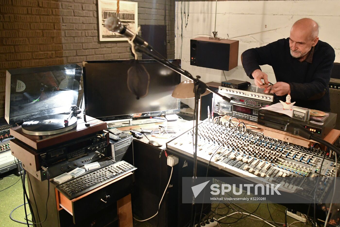 Rock musician and actor Pyotr Mamonov