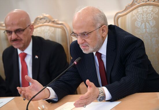 Russian Foreign Minister Sergei Lavrov meets with Iraqi Foreign Minister Ibrahim al-Jaafari