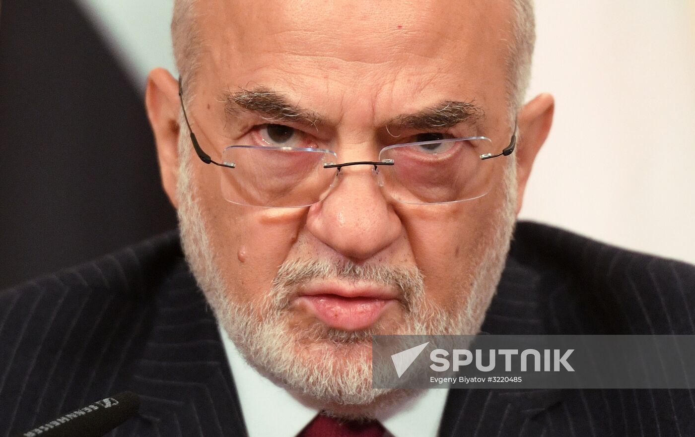 Russian Foreign Minister Sergei Lavrov meets with Iraqi Foreign Minister Ibrahim al-Jaafari