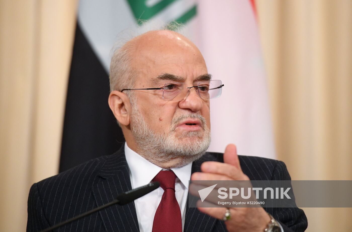 Russian Foreign Minister Sergei Lavrov meets with Iraqi Foreign Minister Ibrahim al-Jaafari