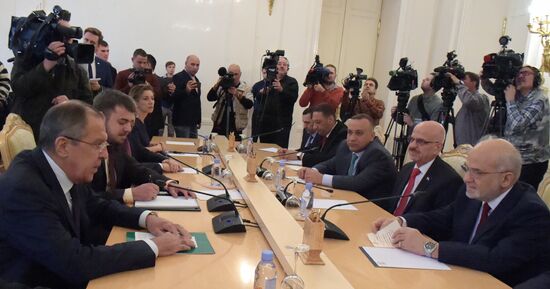 Russian Foreign Minister Sergei Lavrov meets with Iraqi Foreign Minister Ibrahim al-Jaafari