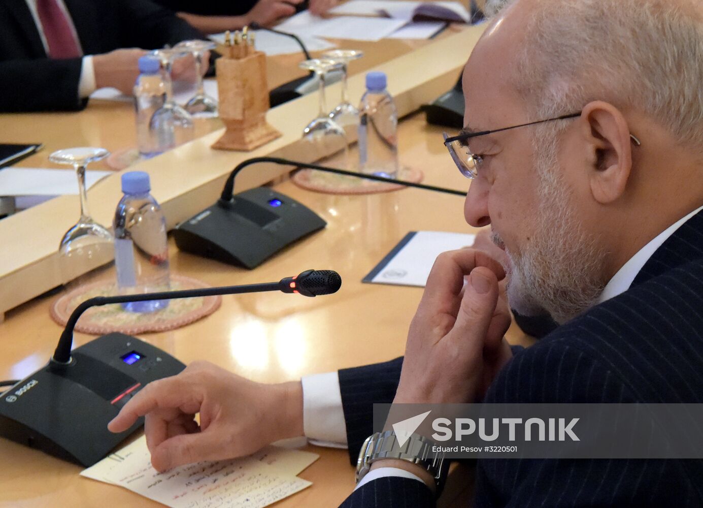 Russian Foreign Minister Sergei Lavrov meets with Iraqi Foreign Minister Ibrahim al-Jaafari