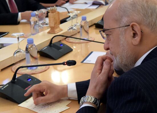 Russian Foreign Minister Sergei Lavrov meets with Iraqi Foreign Minister Ibrahim al-Jaafari