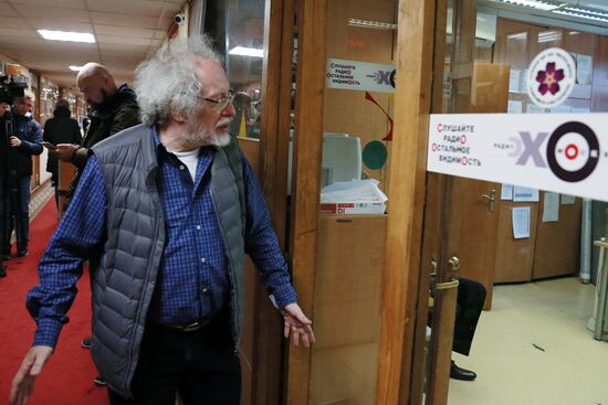 Anchor attacked with knife at Echo of Moscow radio station
